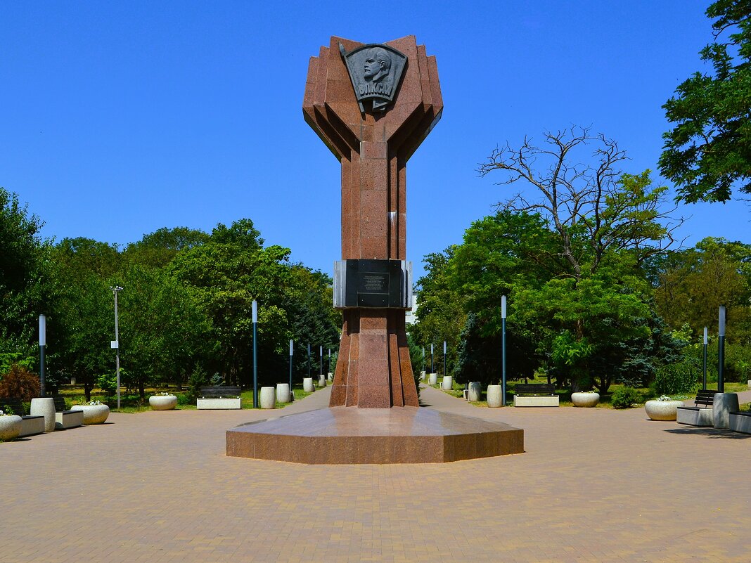 Керчь. Памятник Комсомольцам и молодёжи. - Пётр Чернега