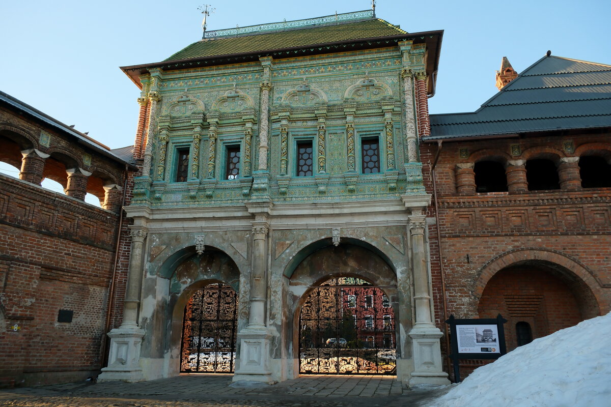 Москва. Крутицкое подворье. - Лютый Дровосек Москва. Крутицкое подворье. - Лютый Дровосек