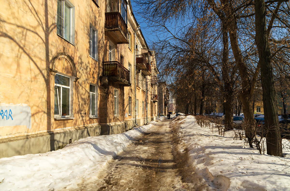 Дом на улице в марте - Александр Синдерёв