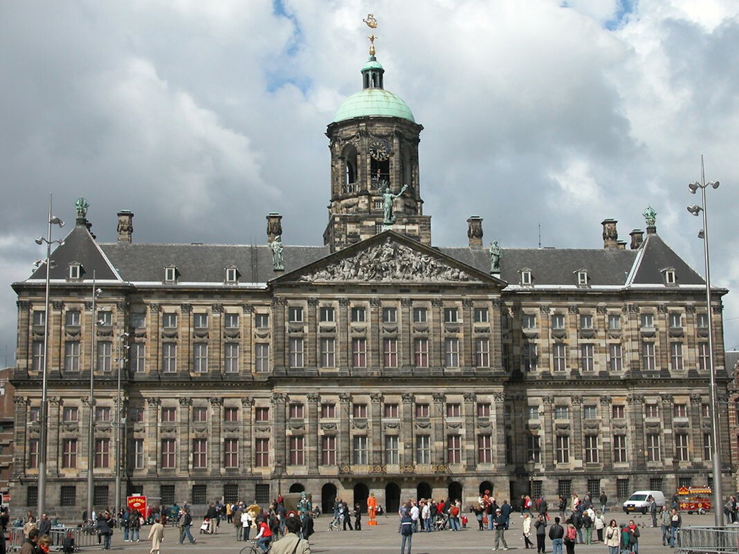 Королевский дворец  на пл. Дам  в Амстердаме. - Ольга Довженко