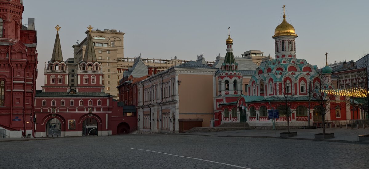 Воскресенские ворота и Казанская церковь - <<< Наташа >>>