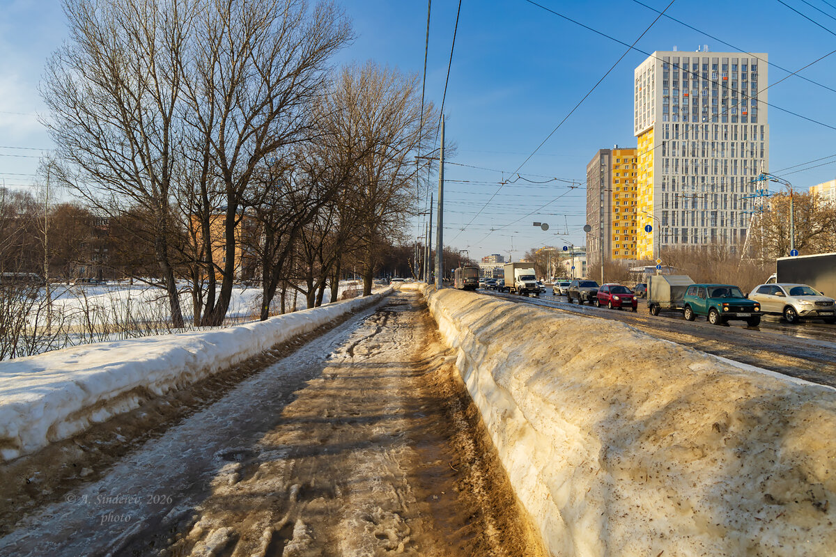 Весенний городской пейзаж - Александр Синдерёв