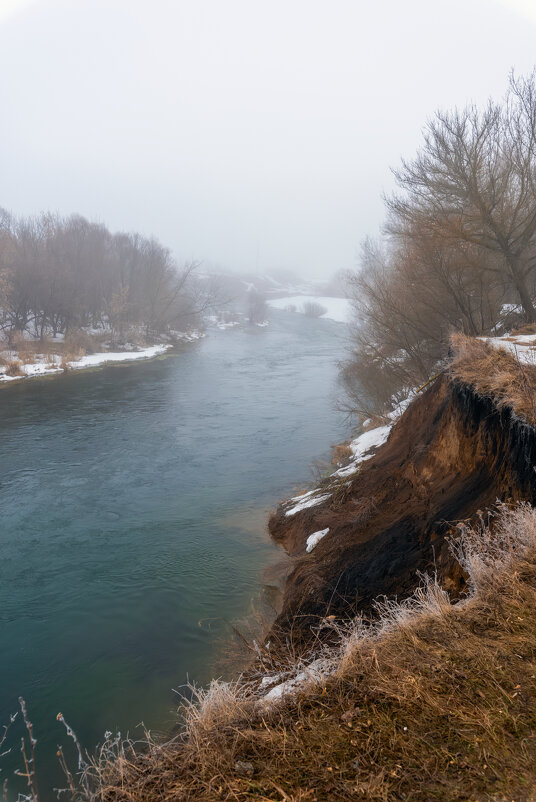 под обрывом - Виталий Емельянов