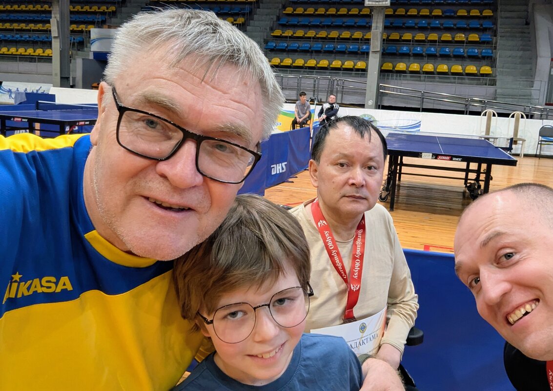 Весёлые друзья - Андрей Хлопонин