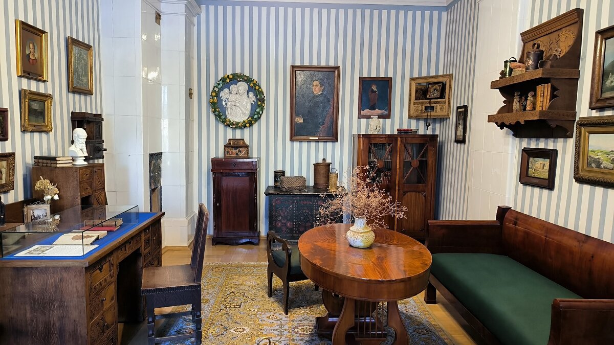 В усадьбе. - Ольга 