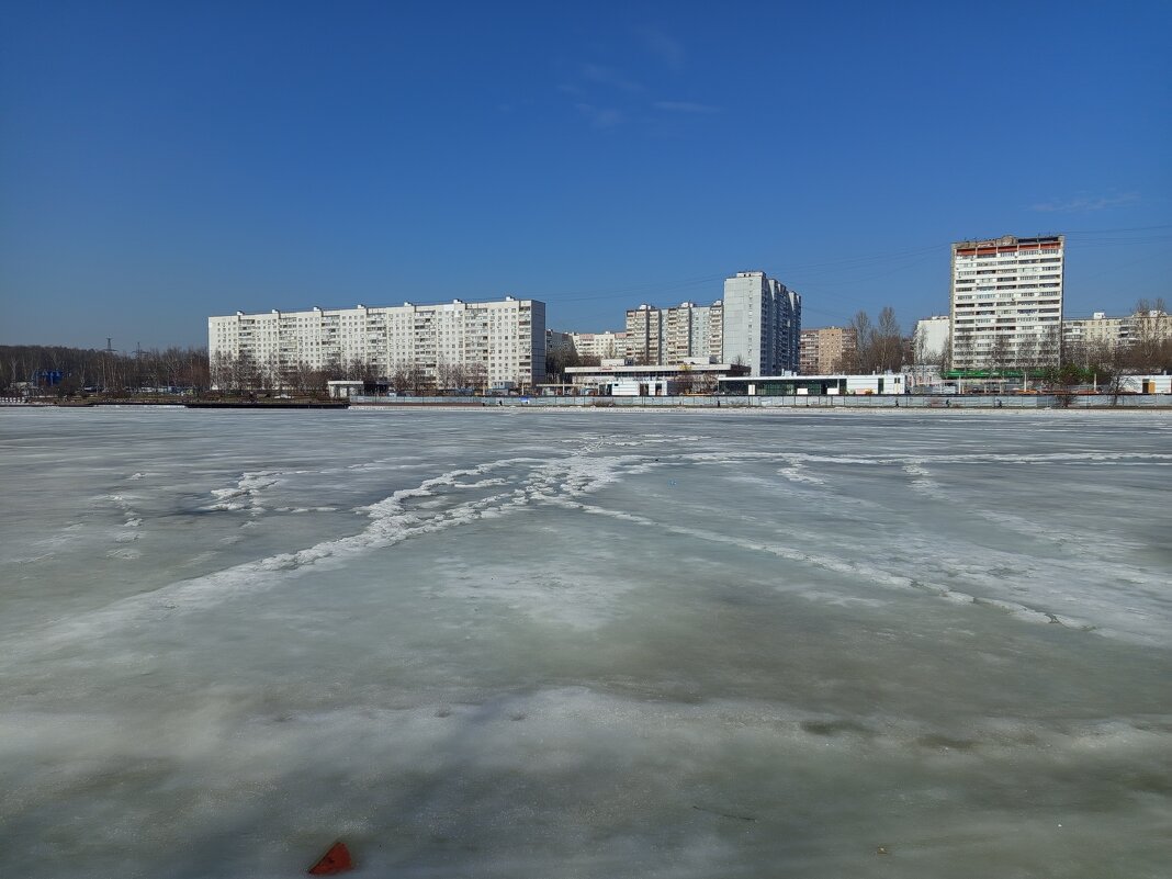 Все еще март в городе - Андрей Лукьянов Все еще март в городе - Андрей Лукьянов