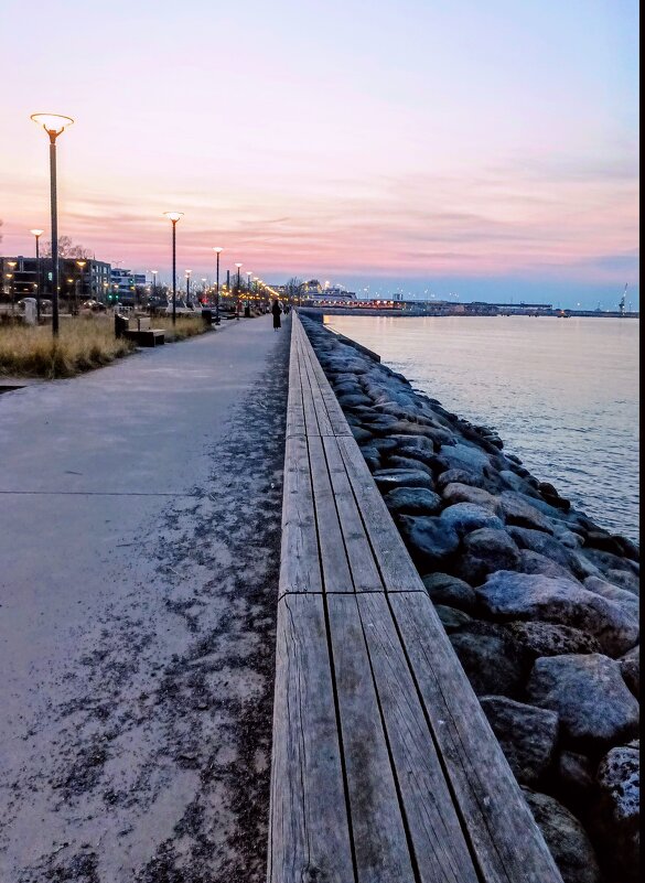 Вечерняя прогулка по набережной - Veera V