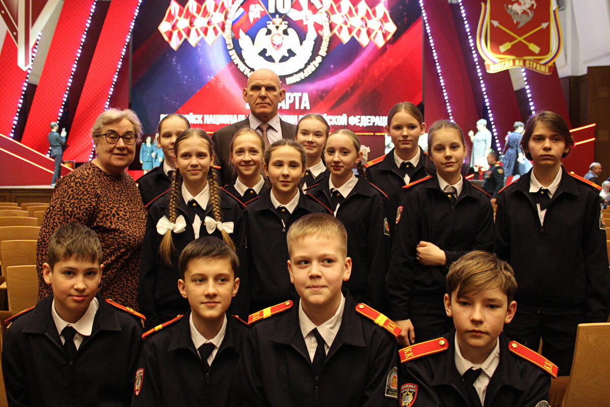 Олимпийский чемпион А.Карелин с нашими кадетами - Татьяна Лютаева