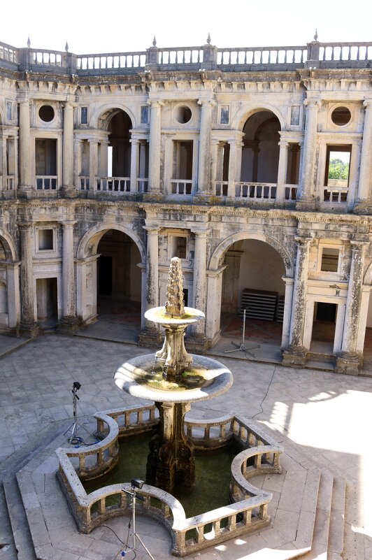 Дворик в монастыре тамплиеров - Ольга Дворик в монастыре тамплиеров - Ольга