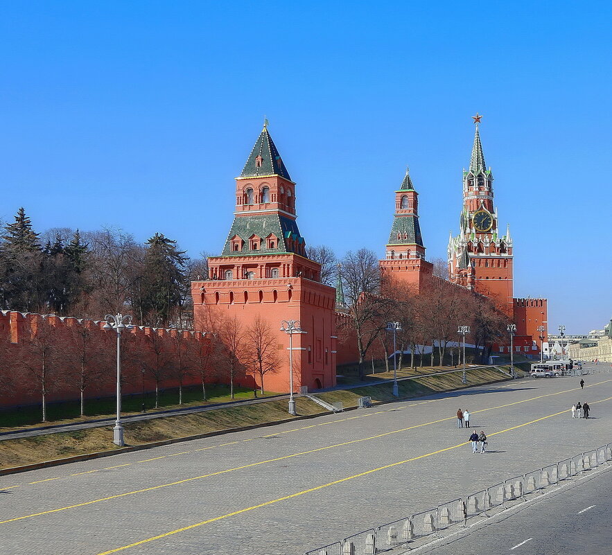 у кремлевской стены... - Andrey Bragin 