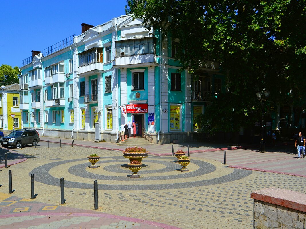 Керчь. Дом по ул. Ленина 29. - Пётр Чернега Керчь. Дом по ул. Ленина 29. - Пётр Чернега