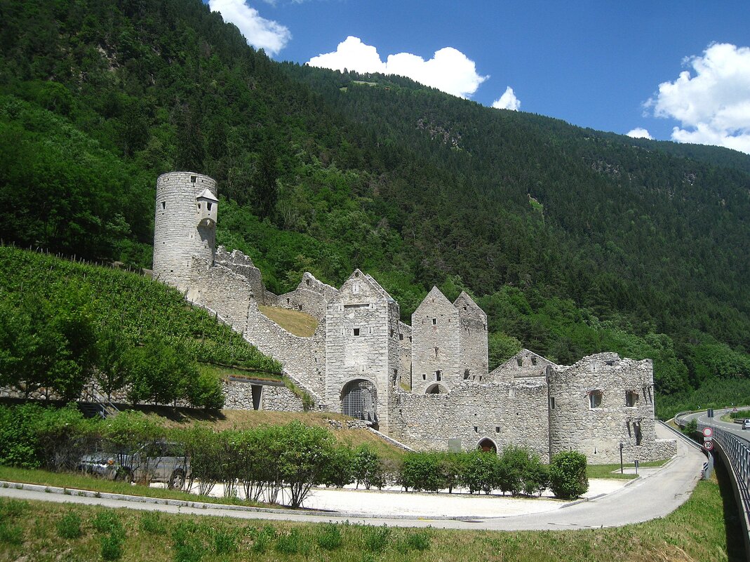 Руины замка Мюльбахер Клаузе, Италия. - unix (Илья Утропов) Руины замка Мюльбахер Клаузе, Италия. - unix (Илья Утропов)