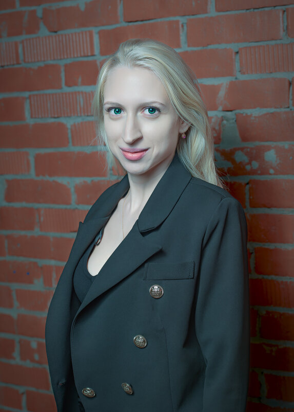 ПОРТРЕТ ДЕЛОВОЙ ЖЕНЩИНЫ. - Serj Korinkevich