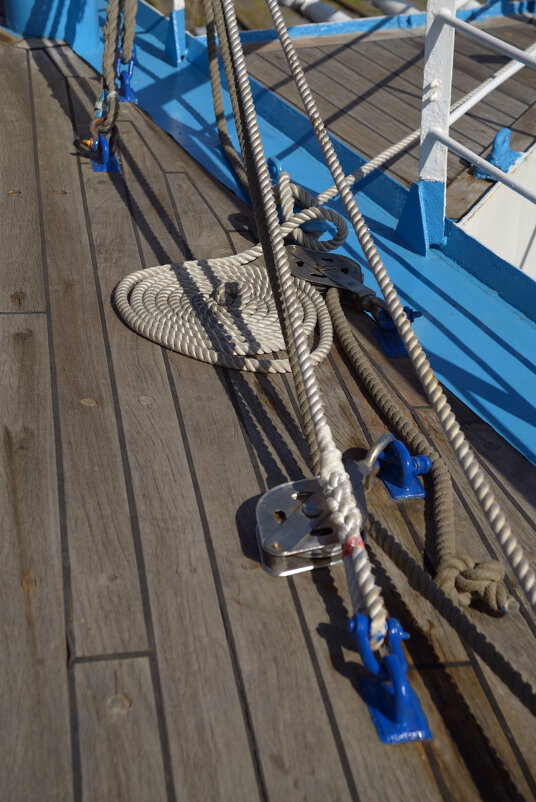 "Мир". Аккуратно сложенные канаты. - Константин Белоногов