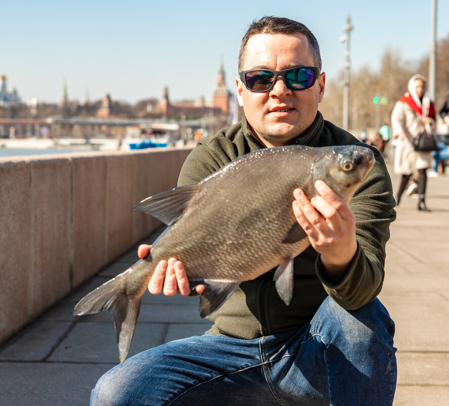 А в Москва-реке водятся лещи! - Александр 
