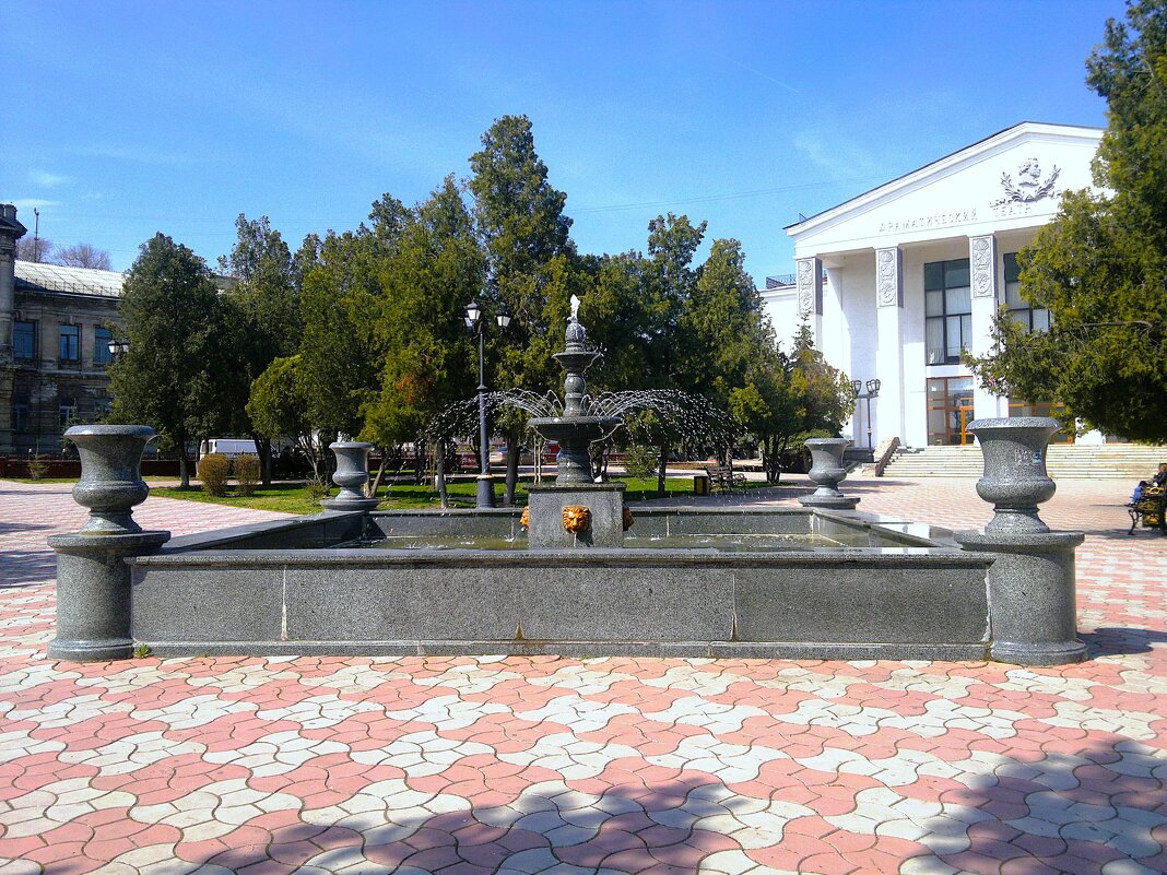 Керчь. Фонтан со львами. - Пётр Чернега