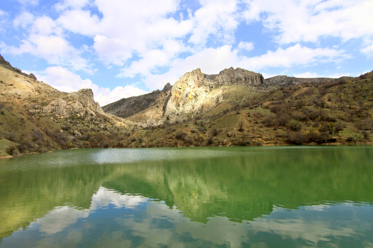 Изумрудное озеро - Геннадий Валеев