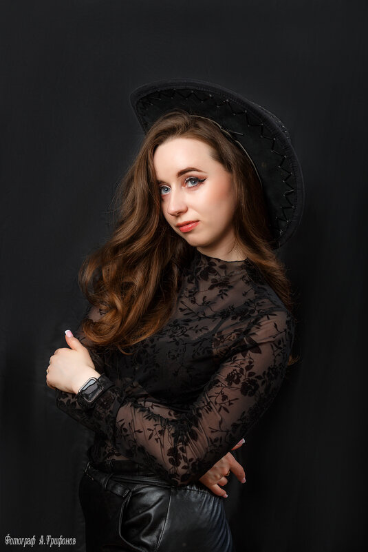 Оля в шляпе - Алексей Трифонов