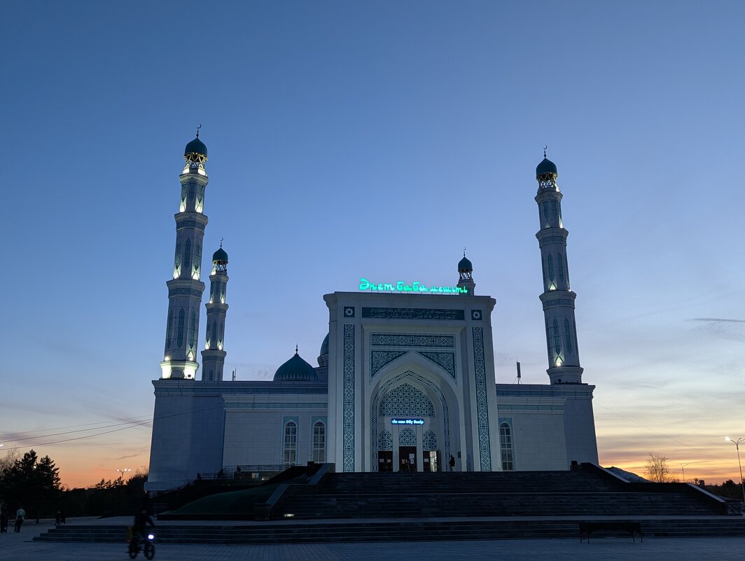 Вечер в городе - Андрей Хлопонин
