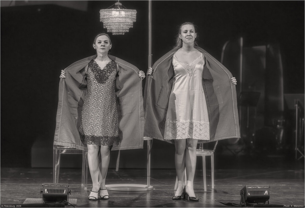 Актрисы Виктория Зайцева и Анастасия Подосинникова. - Александр Максимов