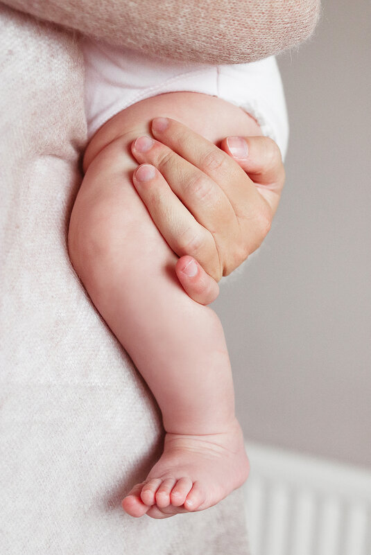 на руках у мамы - Алёна Голодюк