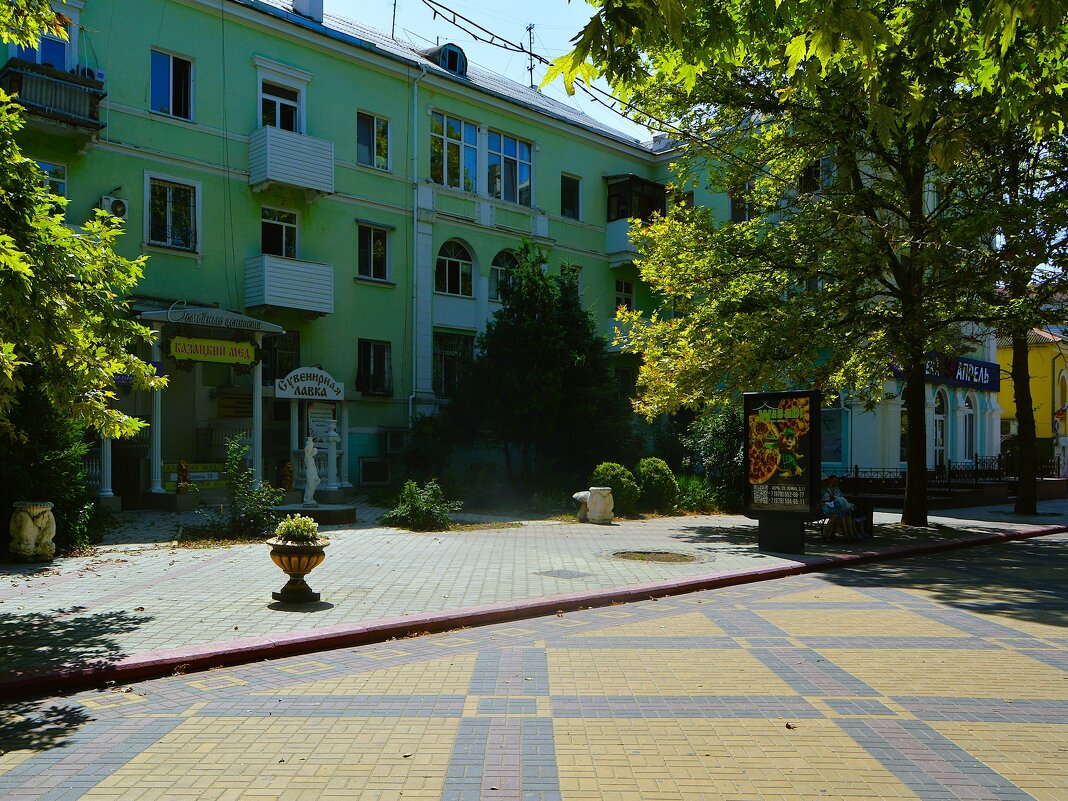 Керчь. Дом по ул. Ленина 28. - Пётр Чернега Керчь. Дом по ул. Ленина 28. - Пётр Чернега