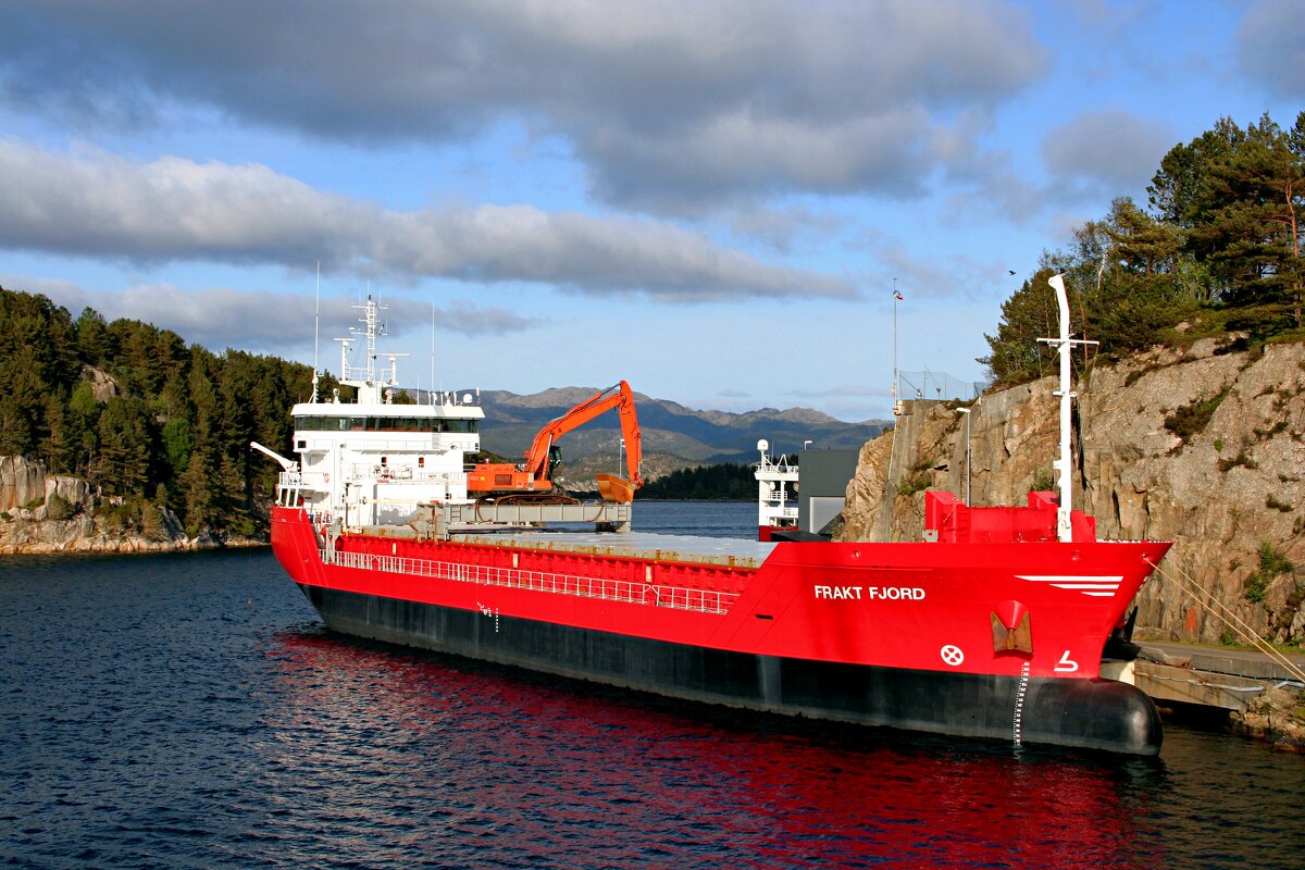 Стоянка в скалах - В.И 