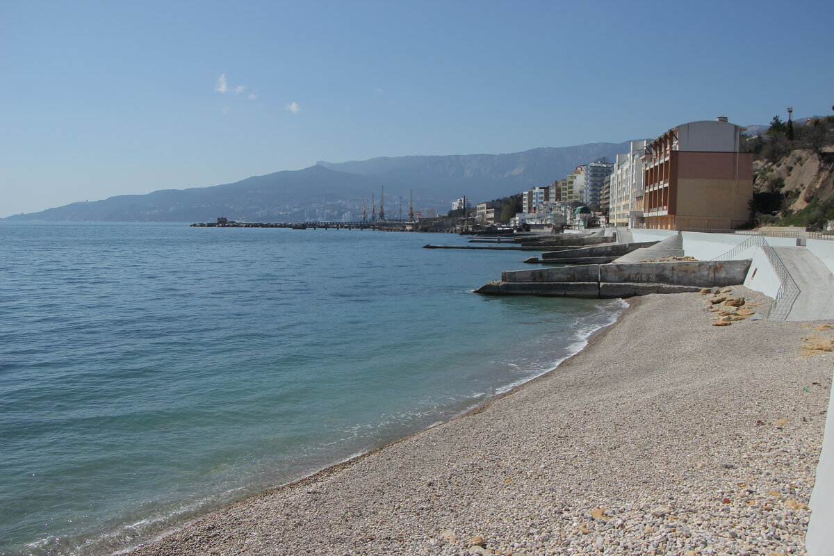 Погодка сегодня почти летняя... - Дмитрий А