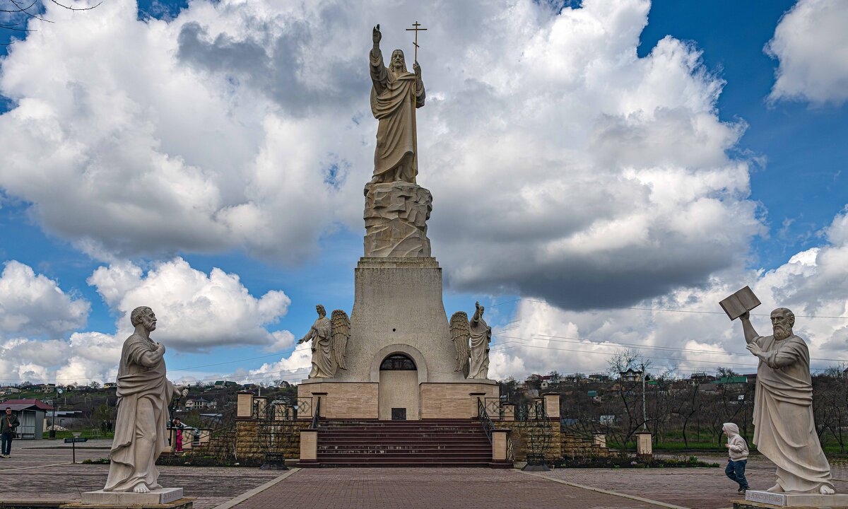 Рио-де-Ессентуки. Самая высокая статуя Христа в России в храмовом комплексе Петра и Павла. - Вячеслав Назаренко