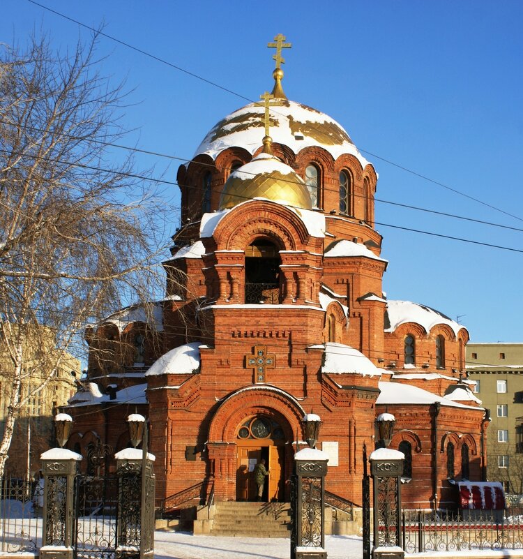 Храм с непростой судьбой - Галина Нестратова