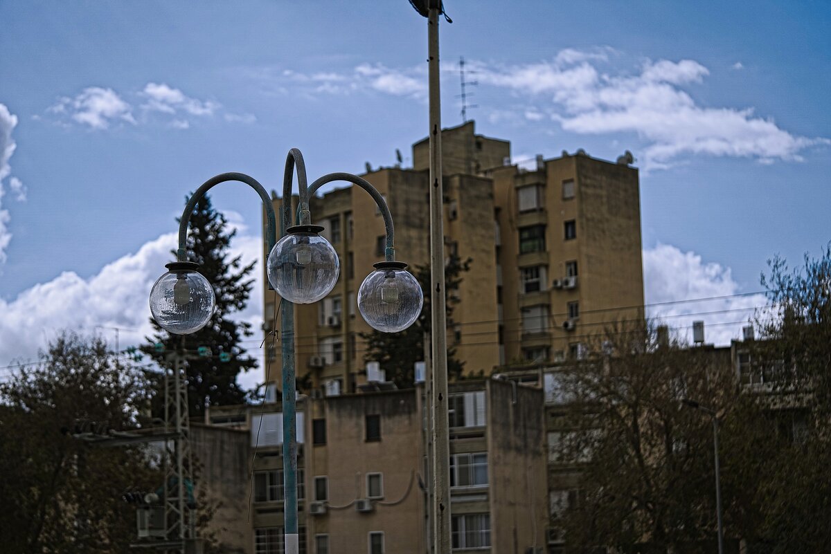 Израиль  Мигдаль аЭмек Уличные фонари - ujgcvbif 