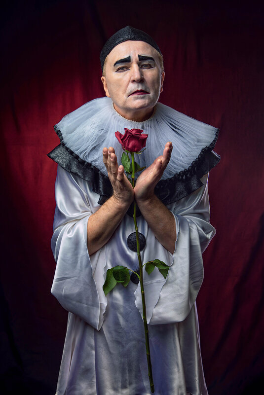 "Пьеро с розой". - Давид Манакьян