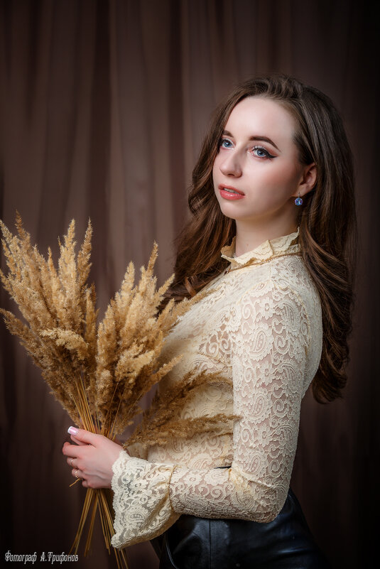 Оля с Букетом - Алексей Трифонов Оля с Букетом - Алексей Трифонов