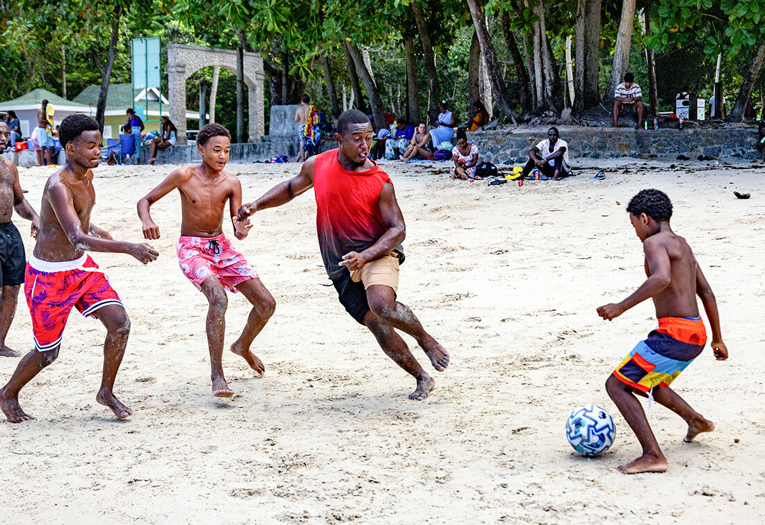 Футбол по-сейшельски - Алексей Окунеев