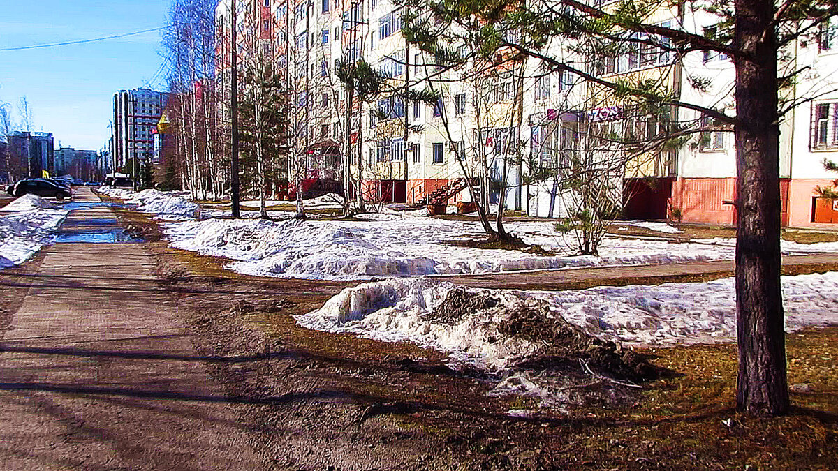 Апрель...На газоне- тающие сугробы! - Владимир 