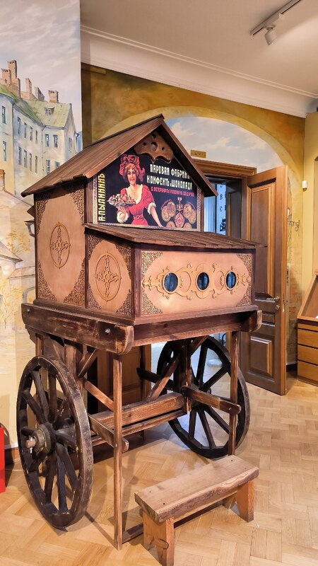 Передвижной лоток торговца пирожками. - Ольга 