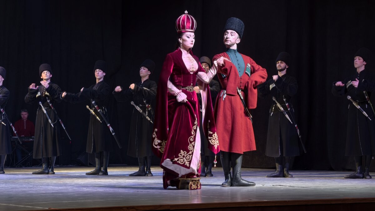 Ритуал одевания обуви возвышения в танце - Мариша Тим