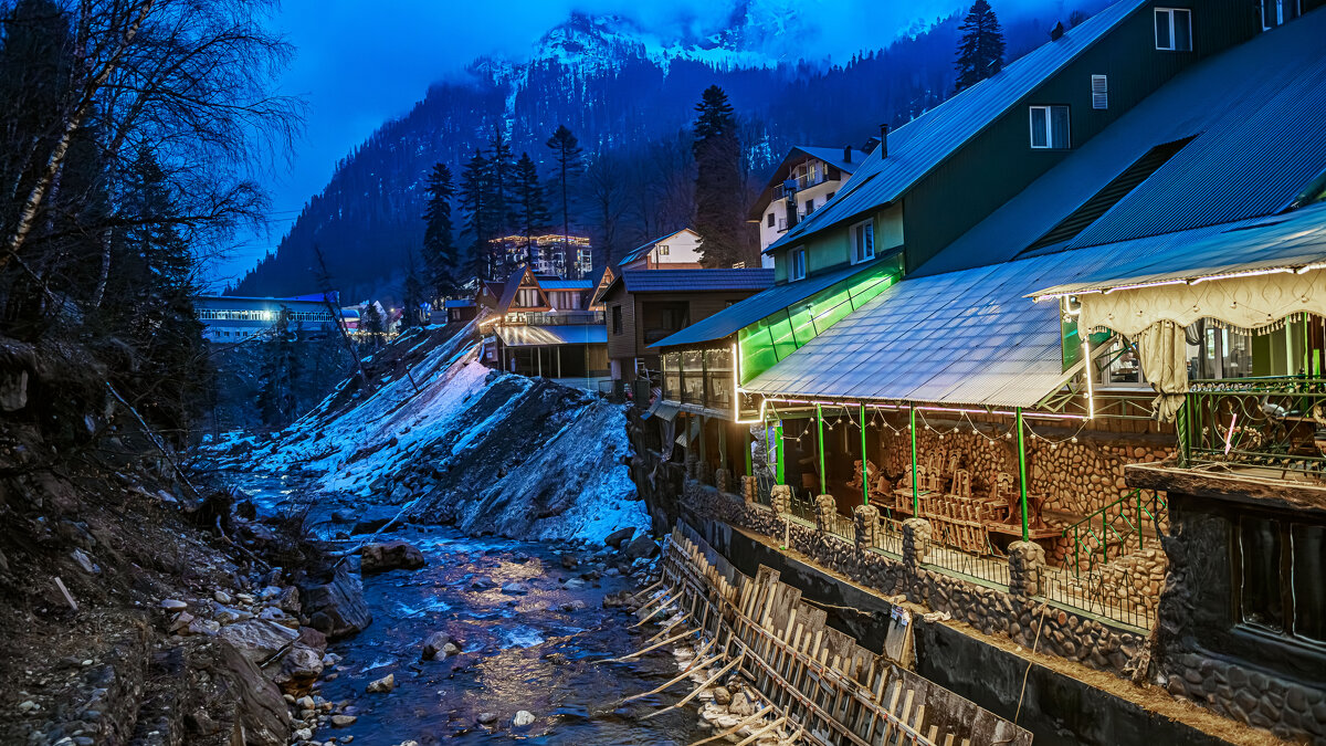 Домбай в марте - кафе у реки! - Вячеслав Назаренко