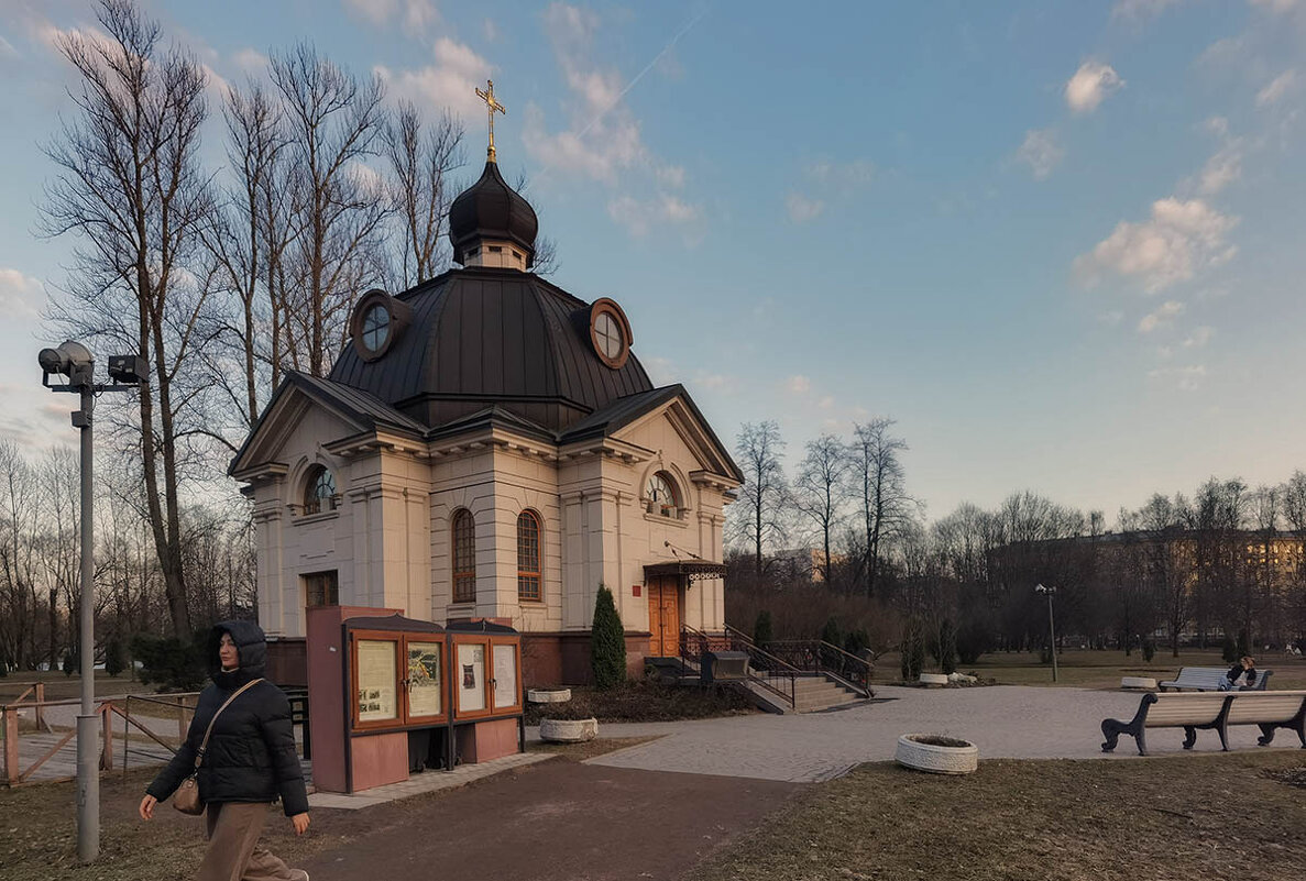 Часовня - мемориал "Всех Святых в земле Российской просиявших". Парк Победы. СПб. - Лилия *
