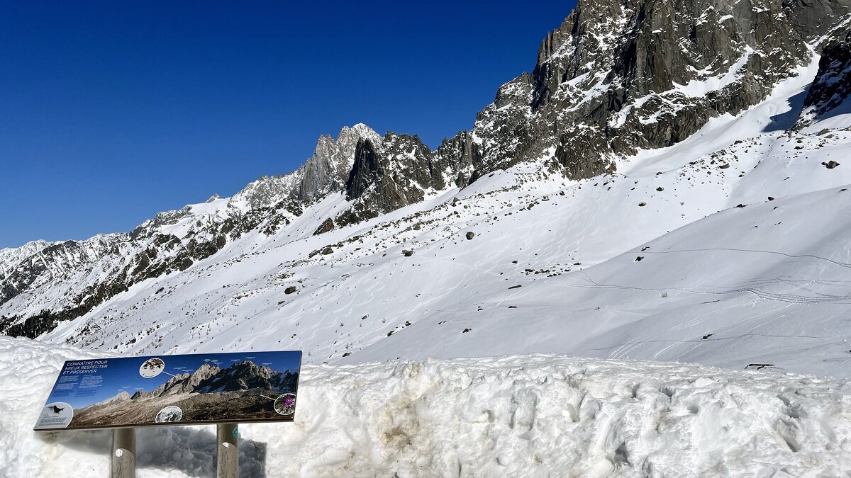 Эгюий-дю-Миди — горная вершина во Франции, Верхняя Савойя.Высота пика 3842 м. - "The Natural World" Александер Эгюий-дю-Миди — горная вершина во Франции, Верхняя Савойя.Высота пика 3842 м. - "The Natural World" Александер