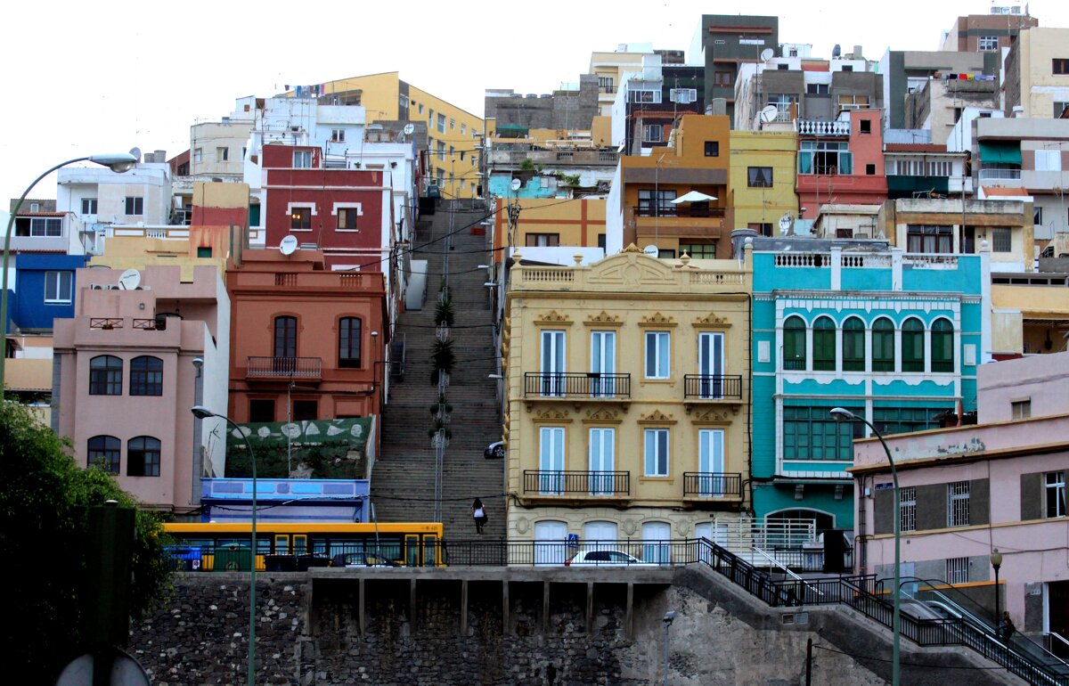 Разноцветные домики Ласпальмаса - Savayr Разноцветные домики Ласпальмаса - Savayr