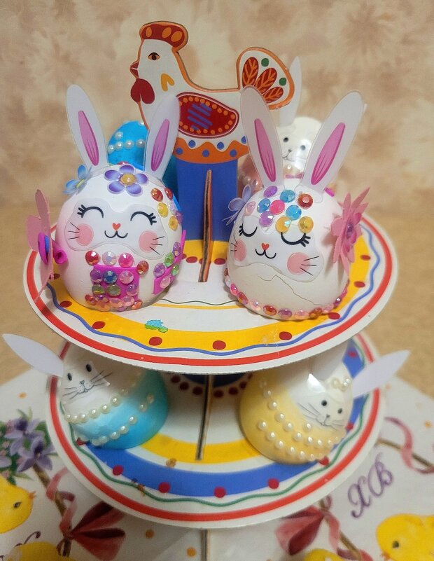 Украшенные пасхальные яйца символизируют новую жизнь и обновление - Галина Нестратова Украшенные пасхальные яйца символизируют новую жизнь и обновление - Галина Нестратова