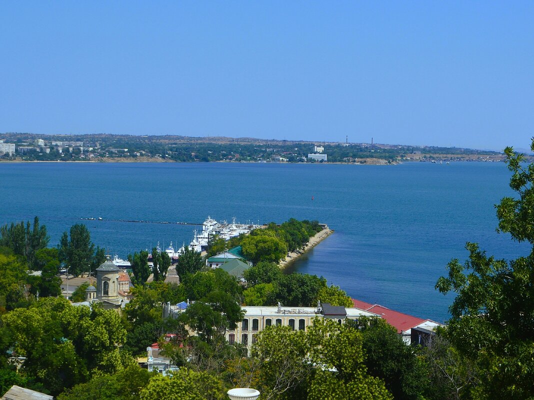 Керчь. Генуэзский мол летом. - Пётр Чернега Керчь. Генуэзский мол летом. - Пётр Чернега