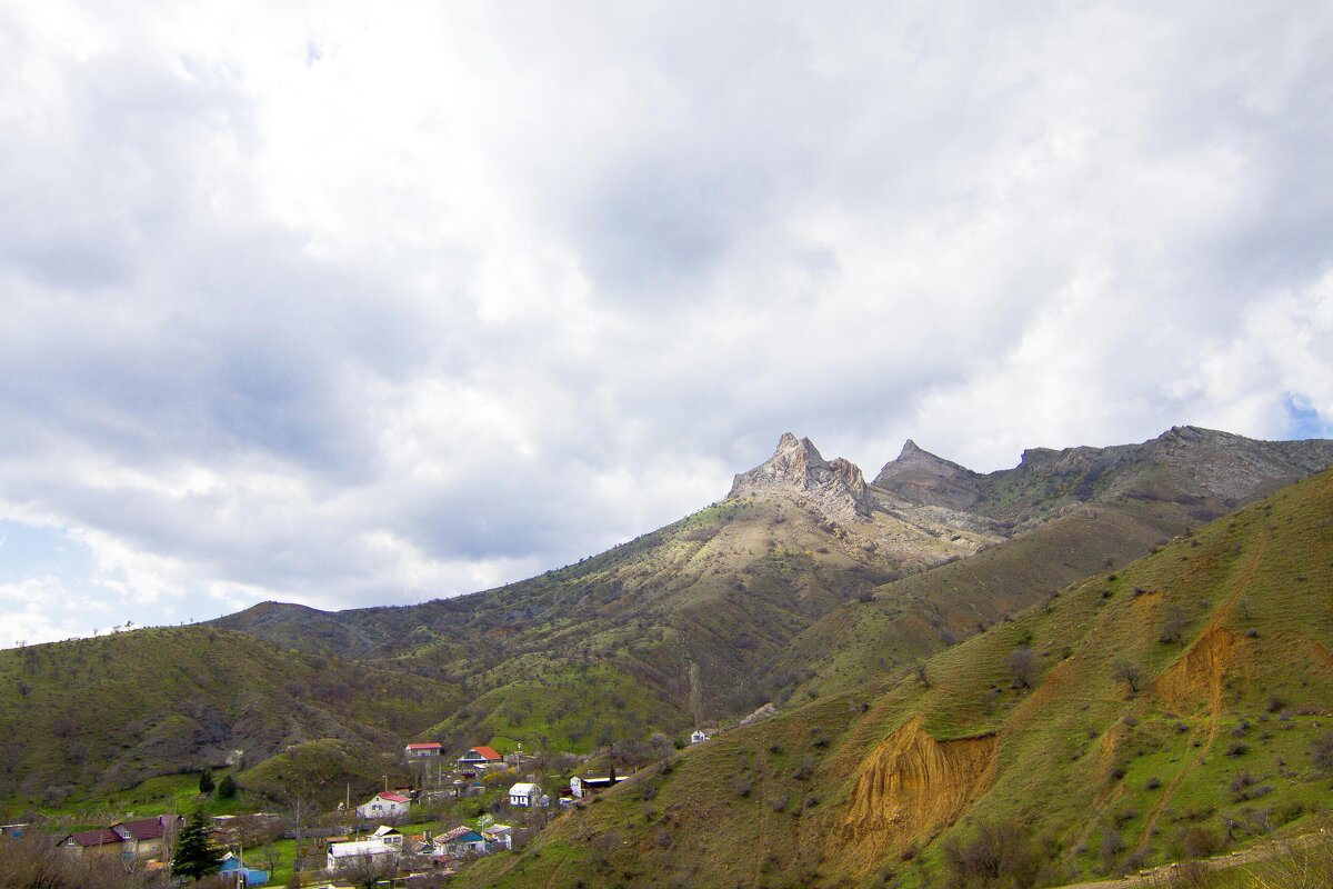 Посёлок в горах - Геннадий Валеев