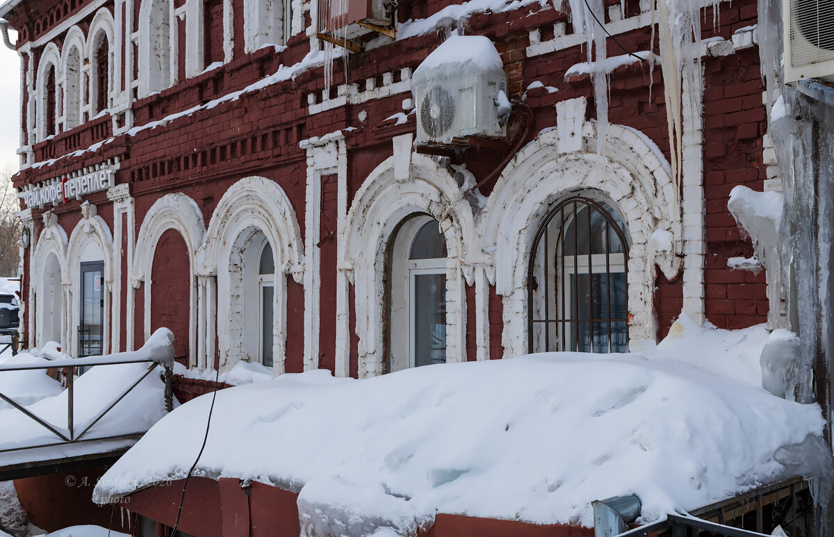 Фасад старинного дома - Александр Синдерёв