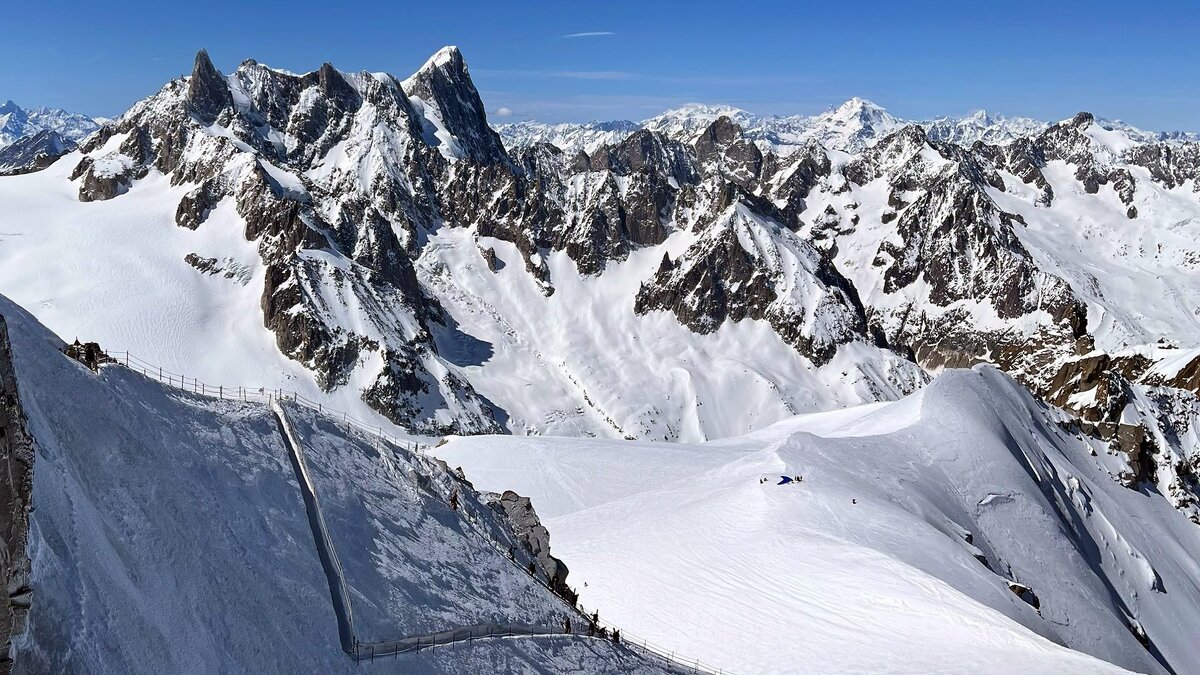 Франция/Шамони Эгюий дю Миди 3842м /Канатная дорога превосходной степени в Шамони-Монблан/ - "The Natural World" Александер Франция/Шамони Эгюий дю Миди 3842м /Канатная дорога превосходной степени в Шамони-Монблан/ - "The Natural World" Александер