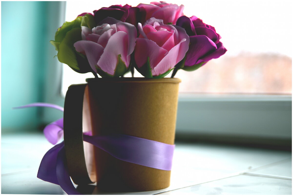 Цветы в подъезде. - Михаил К