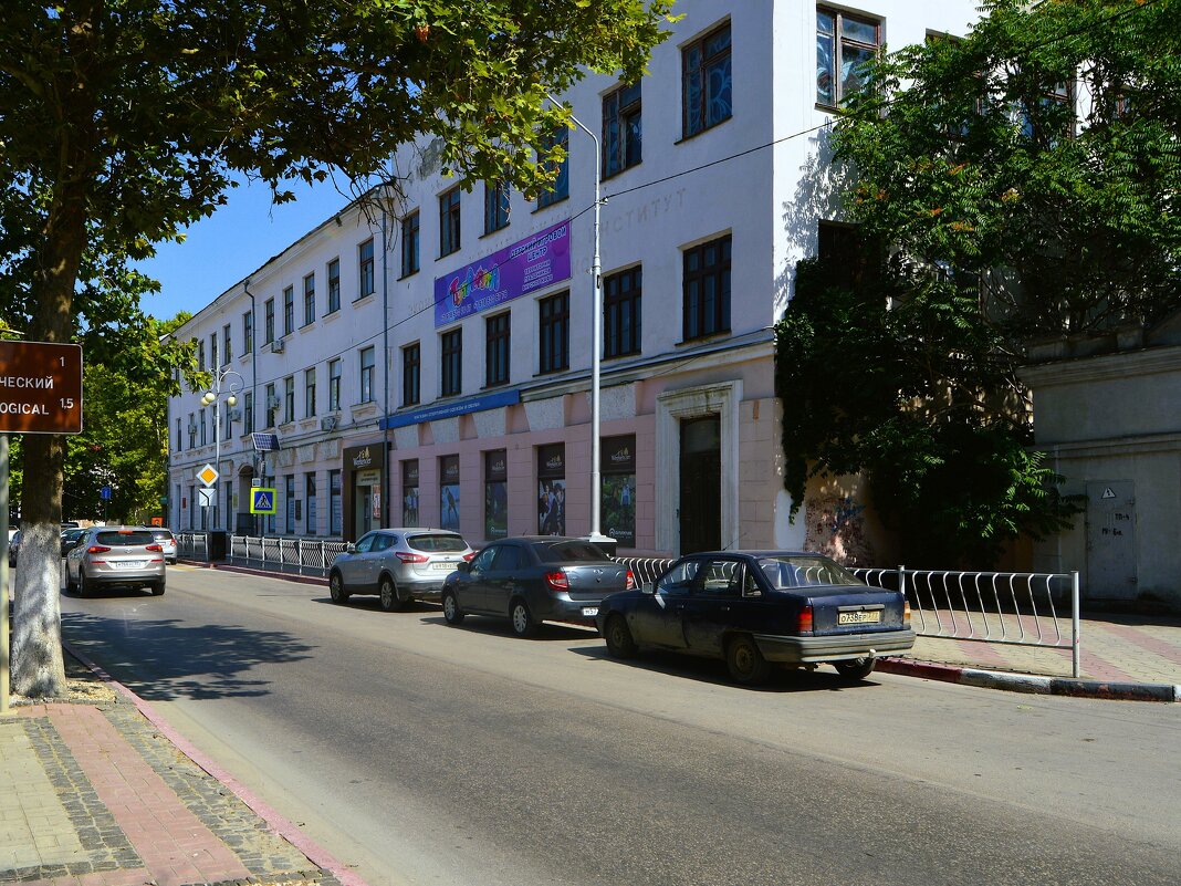 Керчь. Керченский экономико-гуманитарный институт ТНУ им. Вернадского. - Пётр Чернега