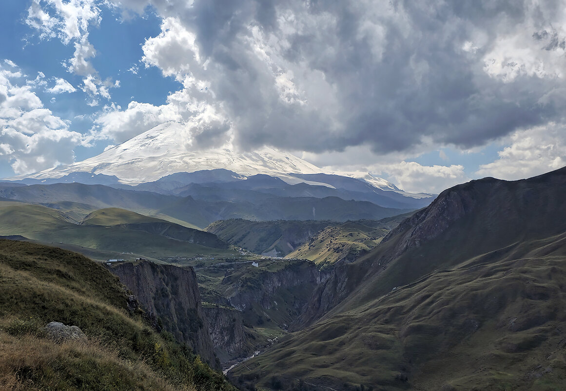 Урочище Джилы-Су, вид на г. Эльбрус - Gruff_D . Урочище Джилы-Су, вид на г. Эльбрус - Gruff_D .