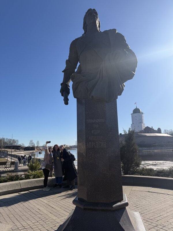 Памятник Генерал-Адмиралу Графу Фёдору Матвеевичу Апраксину в Выборге - Ирэн 